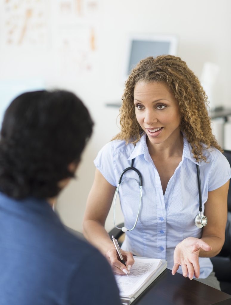 USA, New Jersey, Jersey City, Doctor and patient talking in clinic